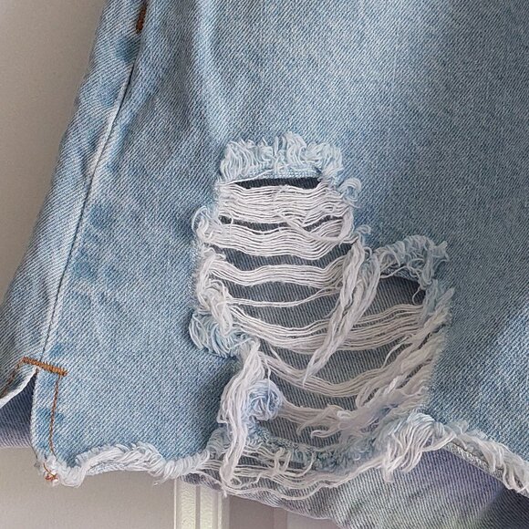 VERTU Light Denim Distressed Shorts Women's Size 26 - Picture 8 of 13